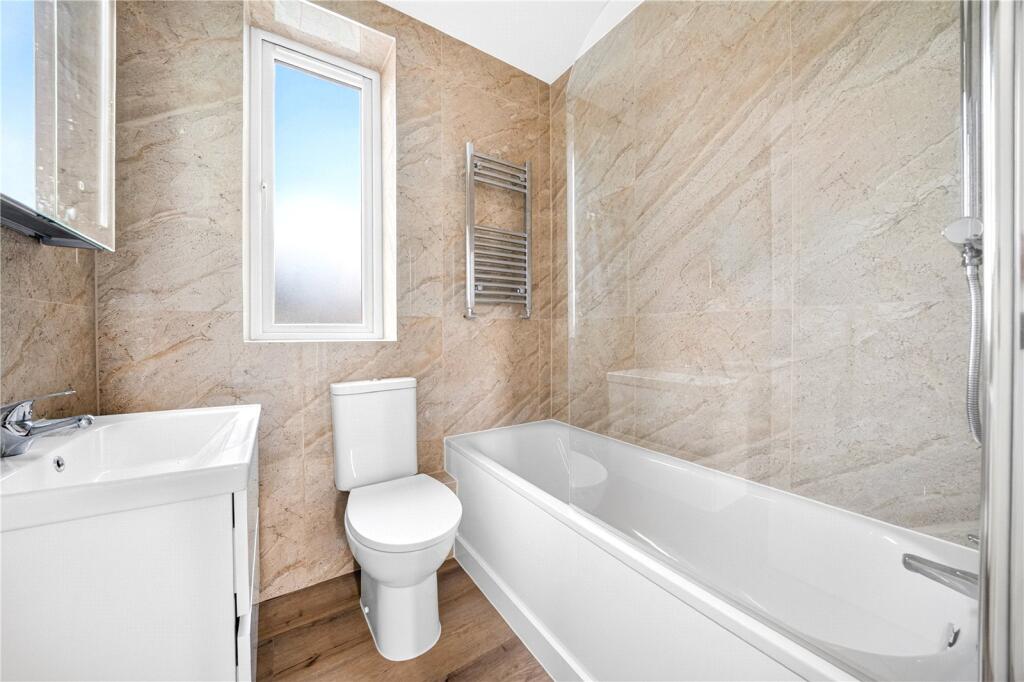 House in London, Leyton - More
