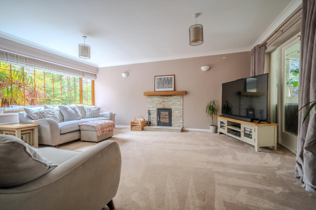 Monckton Crescent, Lowestoft, NR32 2QY photo 3