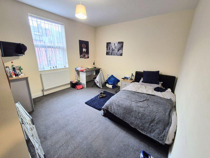 Brudenell Grove, Leeds photo 4