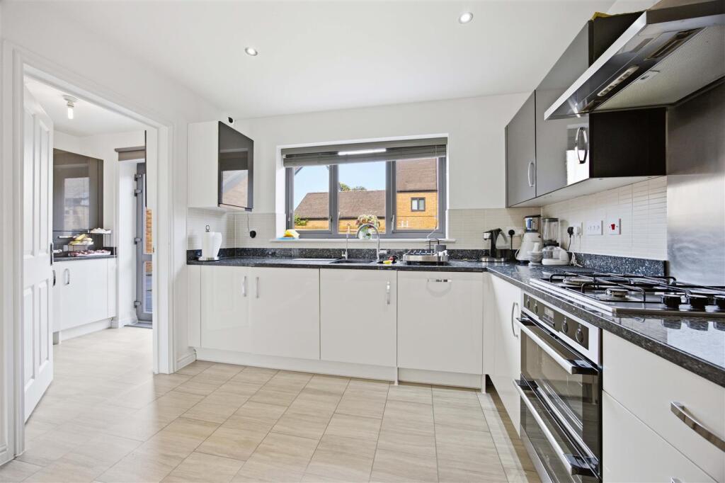 House in London, Cowley - More