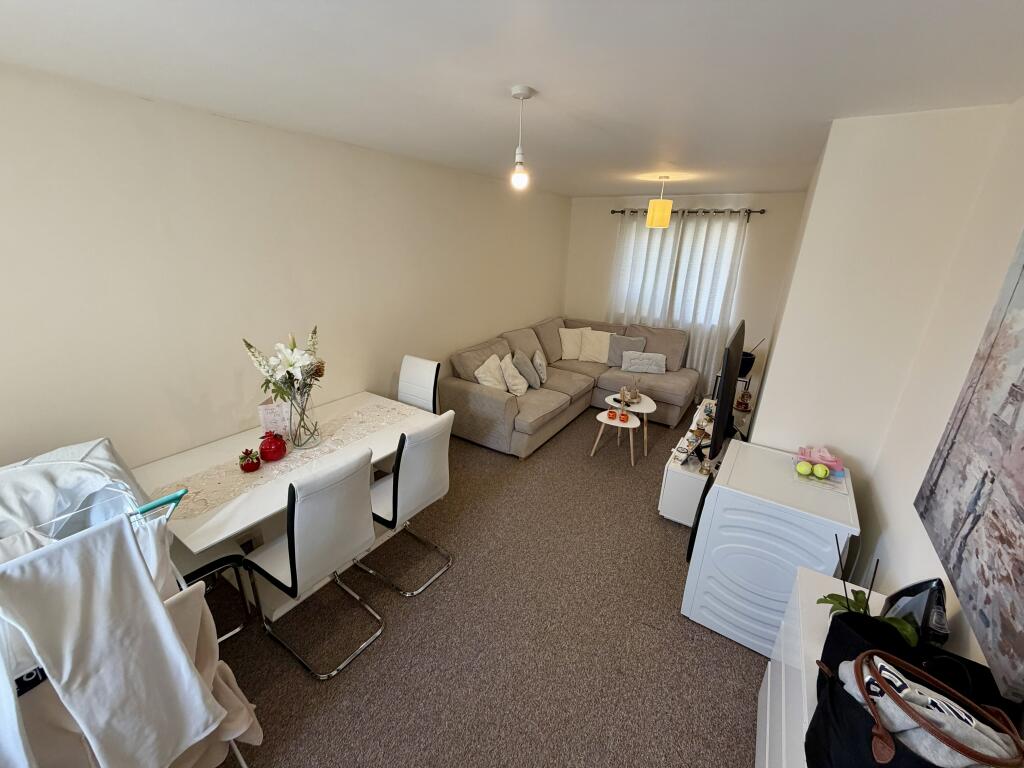 Apartment in Northampton, Burton Latimer - View 2