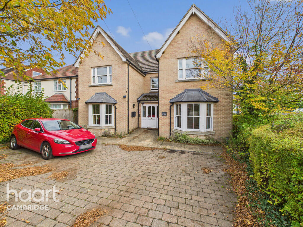 2-bed flat on Ellison Place, Cambridge Road, Great Shelford, £285,000