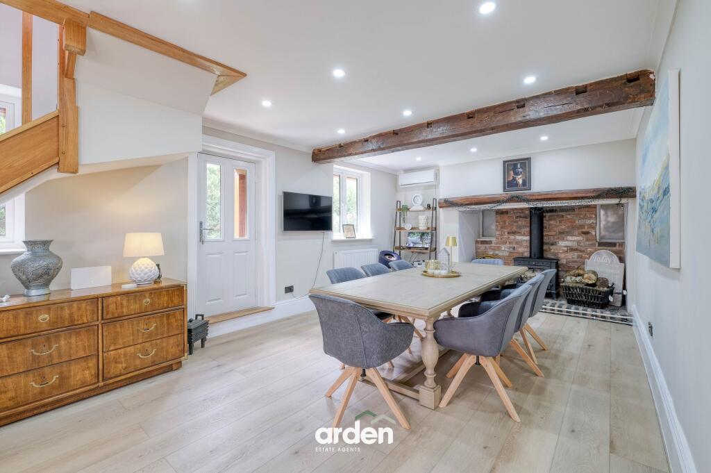 House in Bromsgrove, Belbroughton - More