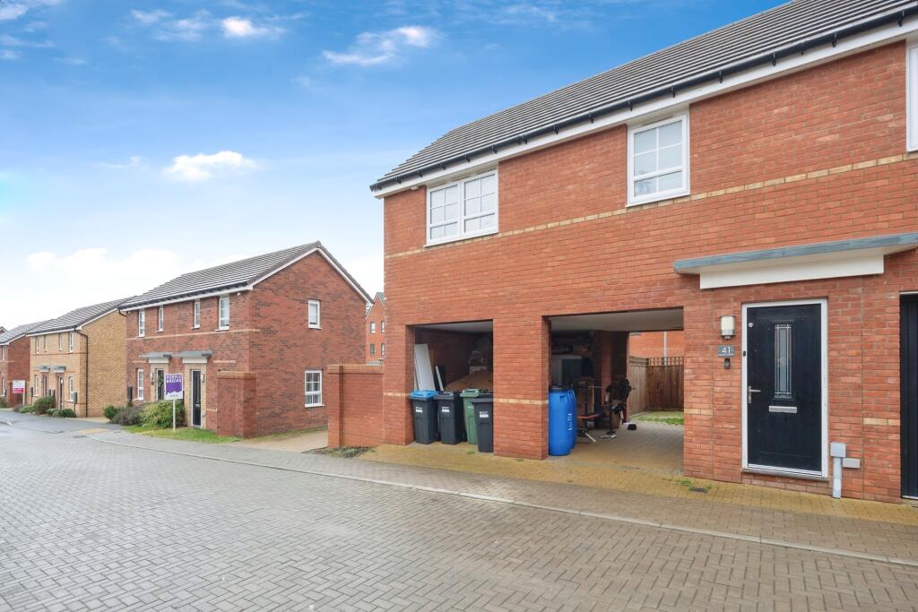 24 Saturn Avenue photo 3