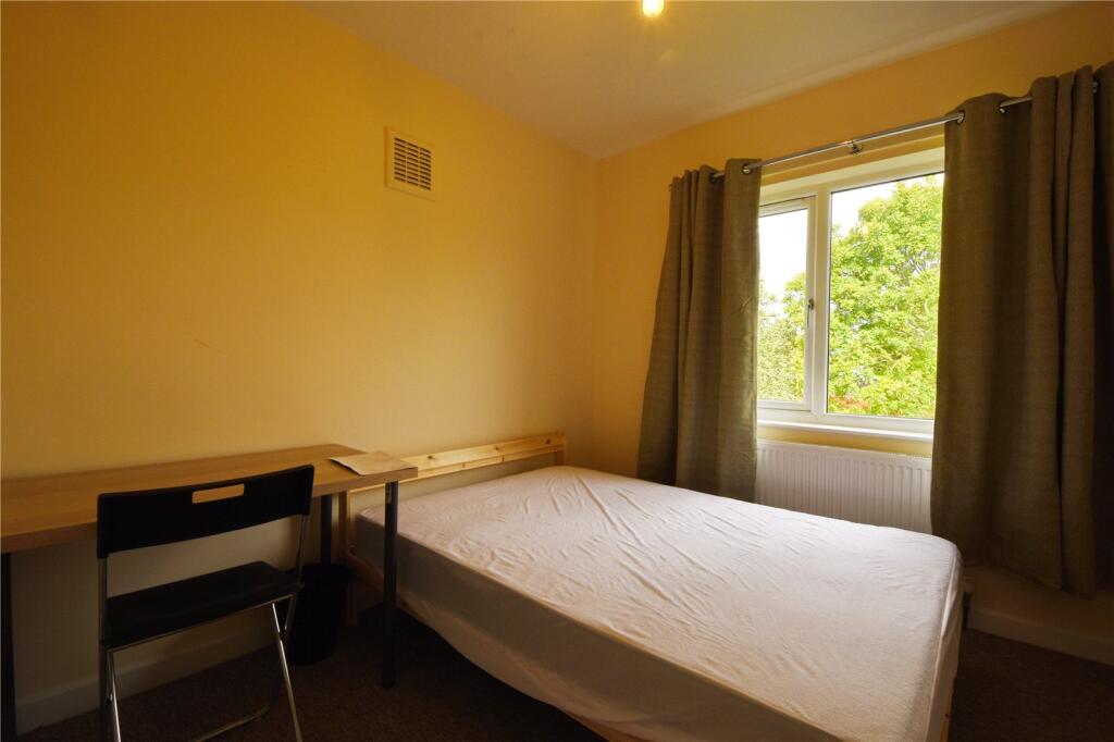 4 bedroom semi-detached house for rent