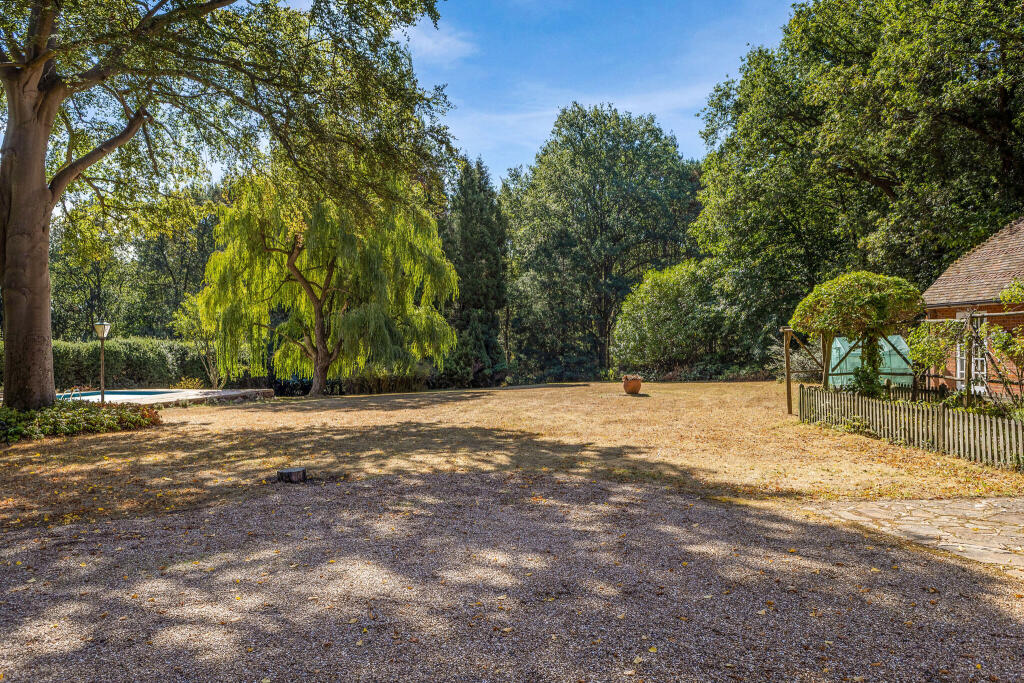 House in Guildford - View 2