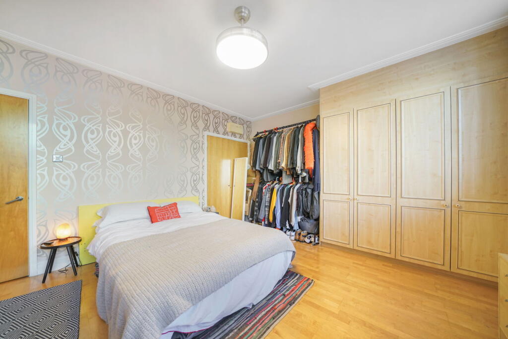 Apartment in London - View 3