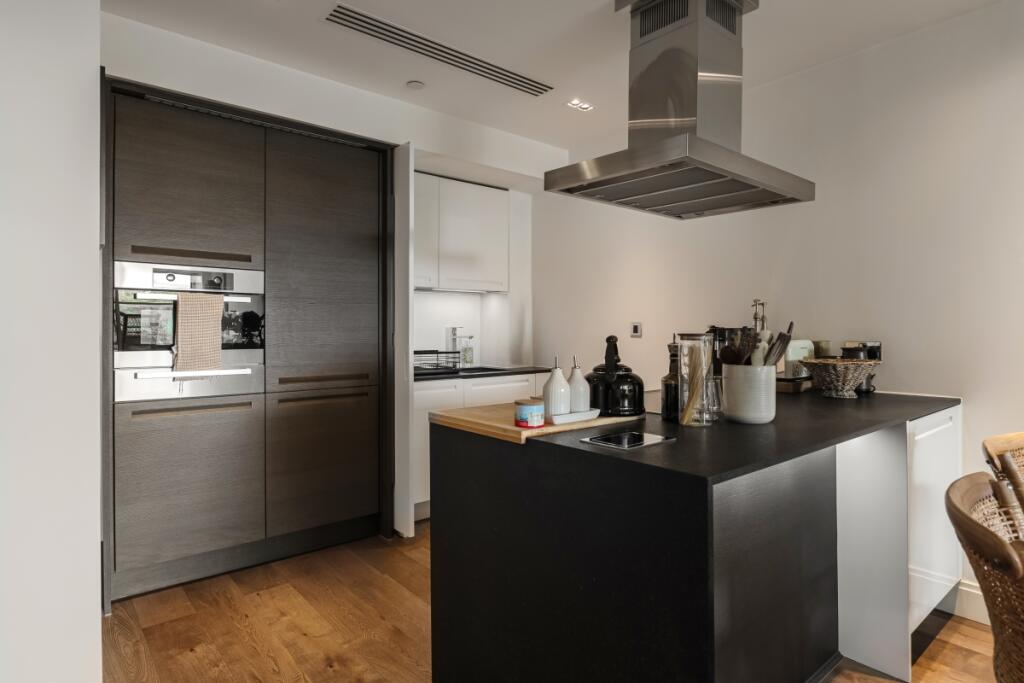Apartment in London, Kensington - View 3