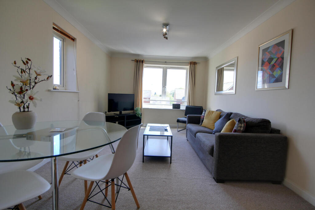 Apartment in Reading - View 5
