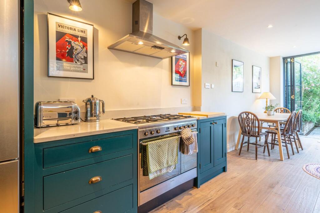 House in London - View 4