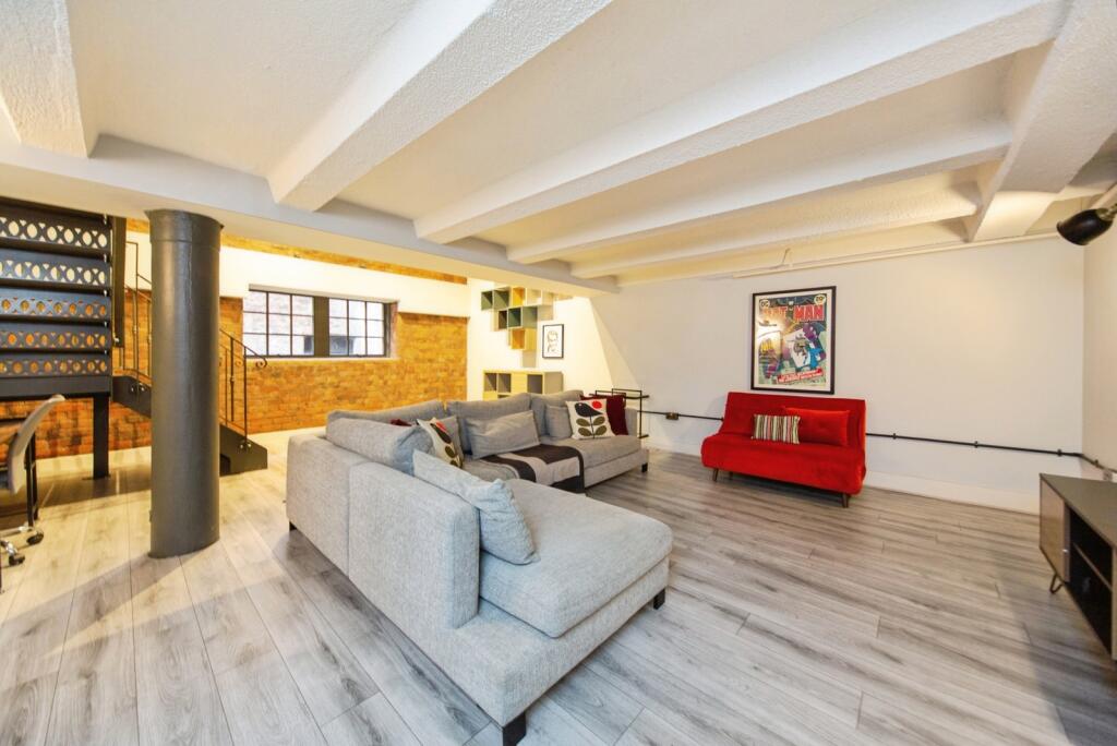 Apartment in Liverpool - More