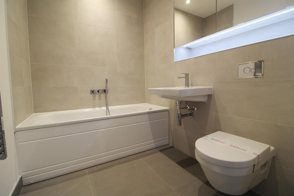 Apartment in Reading, Green Park - View 5