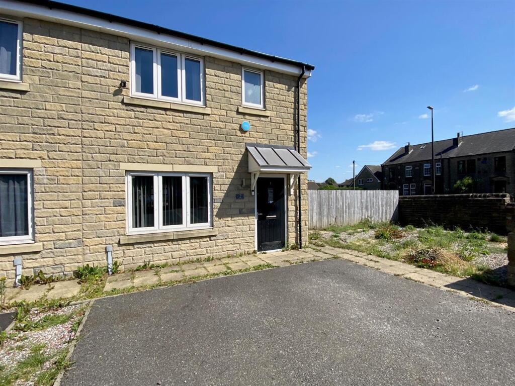 3-bed semi-detached on Nook Court, Huddersfield, £235,000