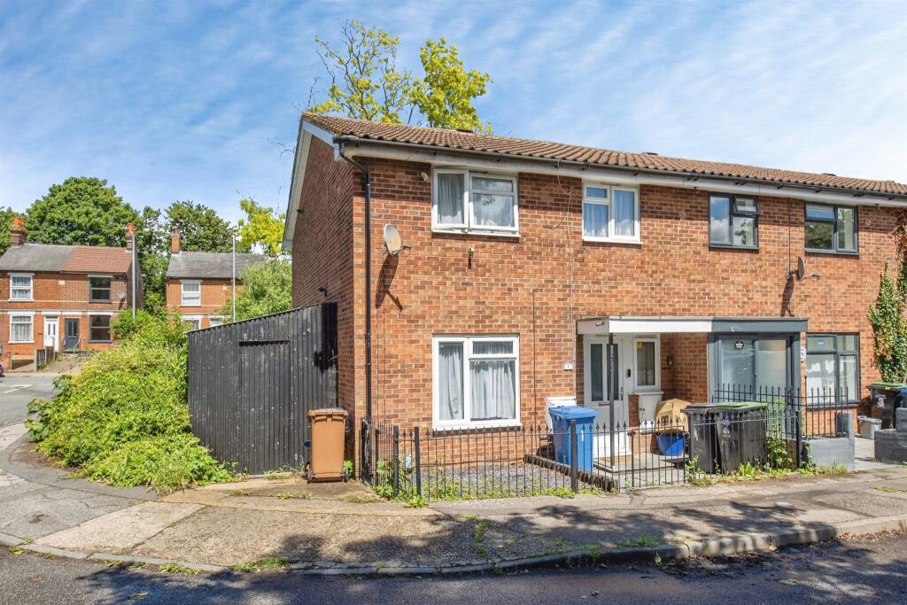Main image of property: Weaver Close, Ipswich