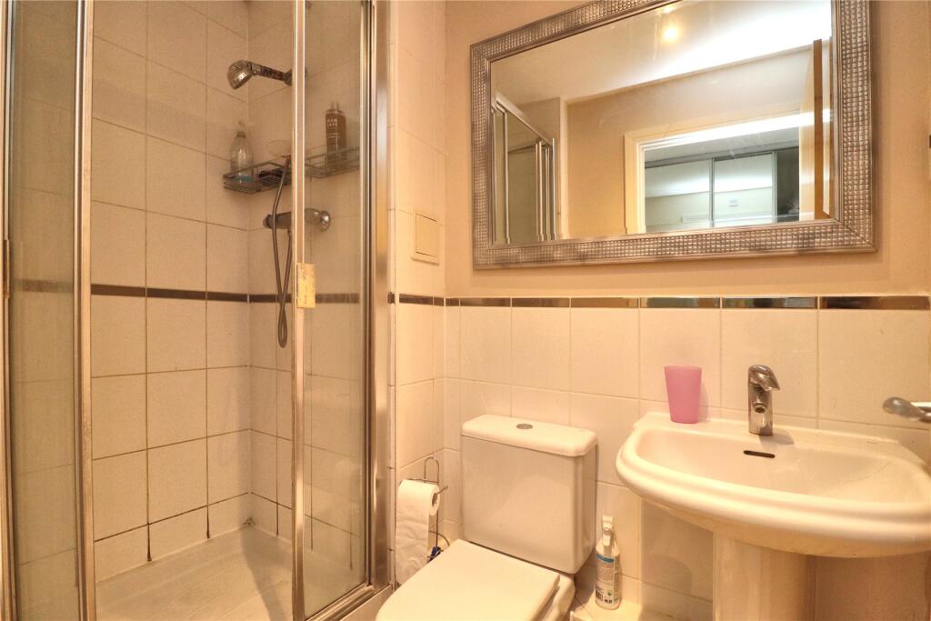 Apartment in Woking, Surrey - View 3
