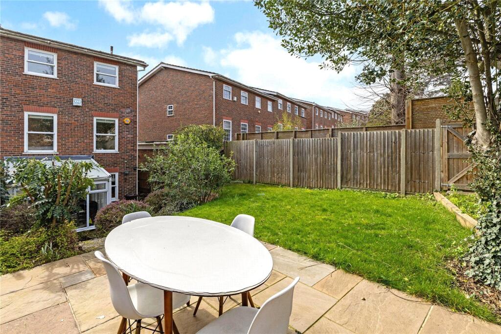 House in London - View 2