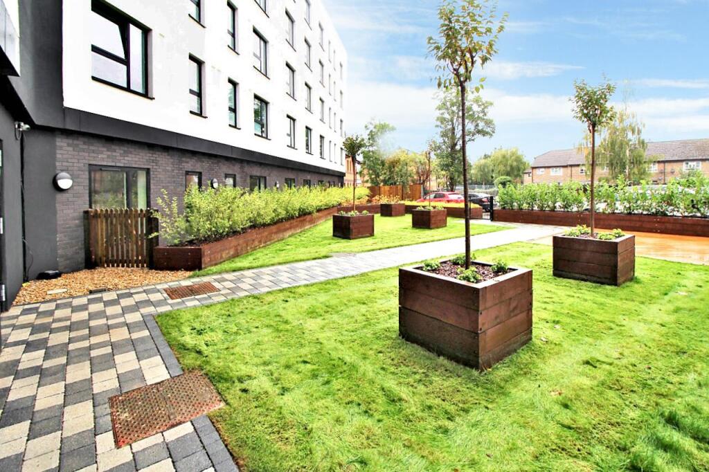 Apartment in Redhill - View 3