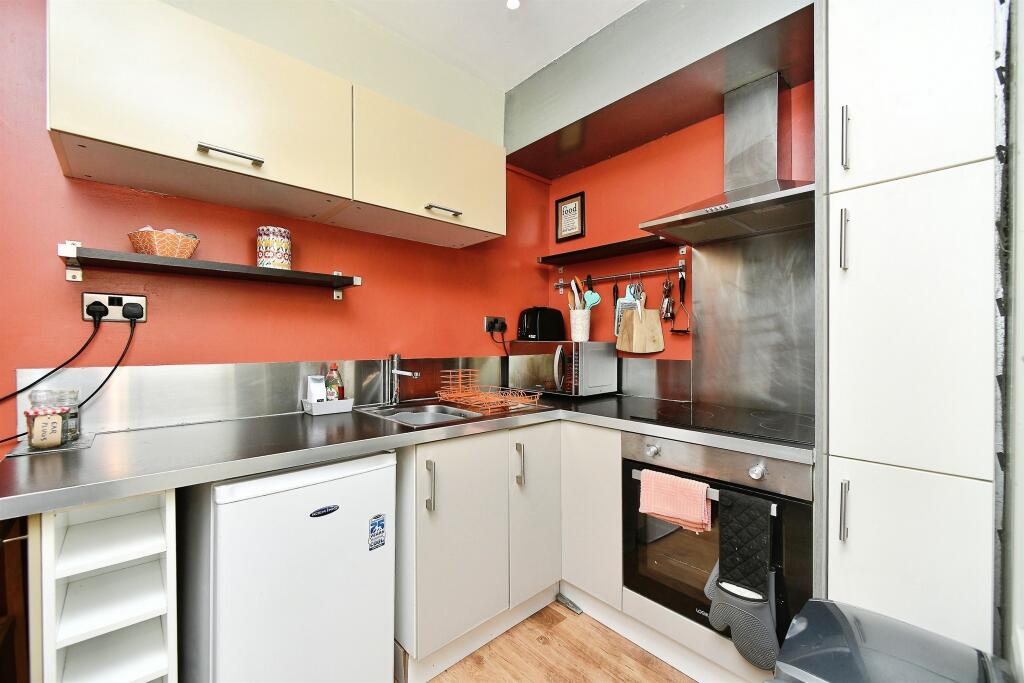 Apartment in Brighton - View 4