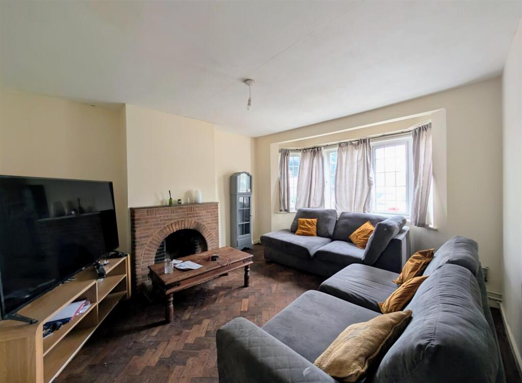 House in Gloucester, Chequers - View 2