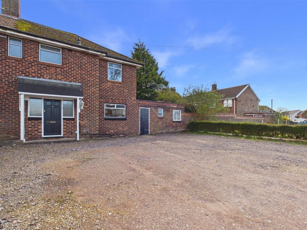 Main image of property: Kingsway, Leamington Spa