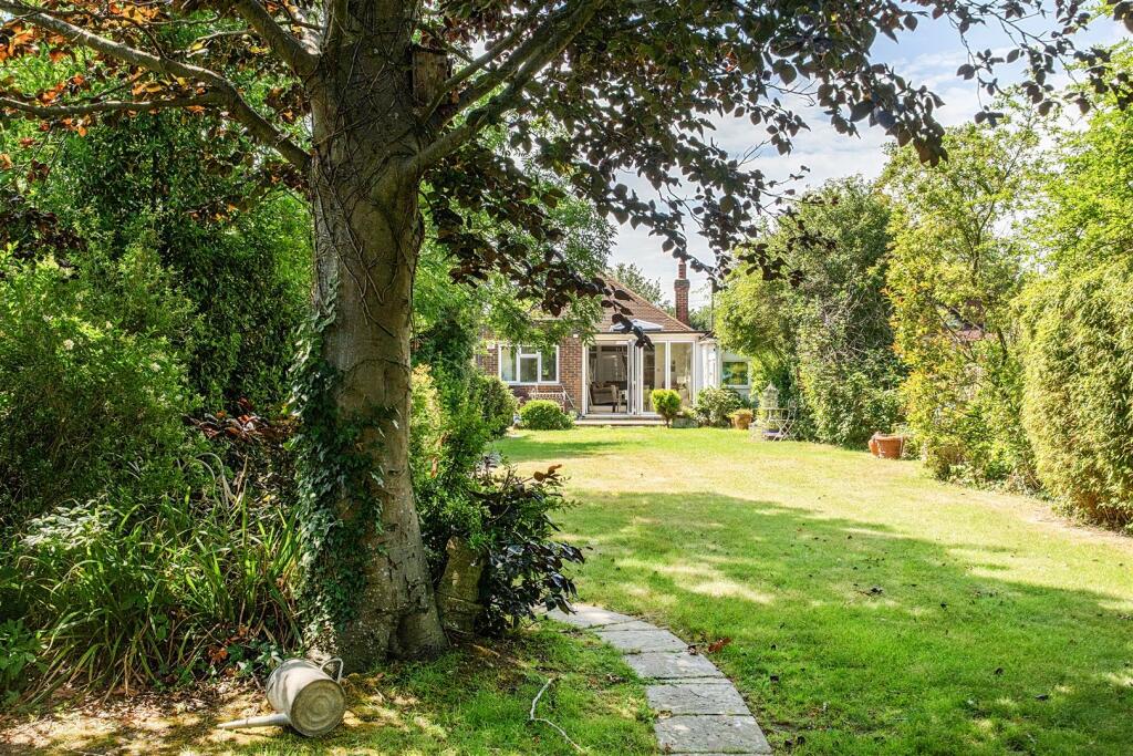 House in Orpington, Poverest, St Mary Cray - More