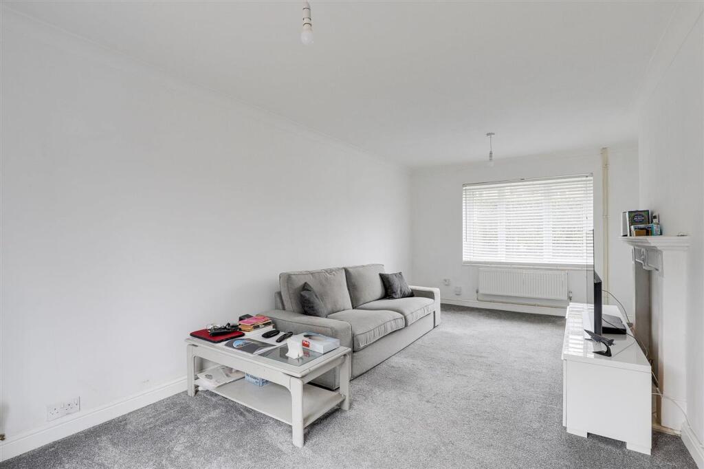 Calverton Avenue, Carlton, NG4 photo 2