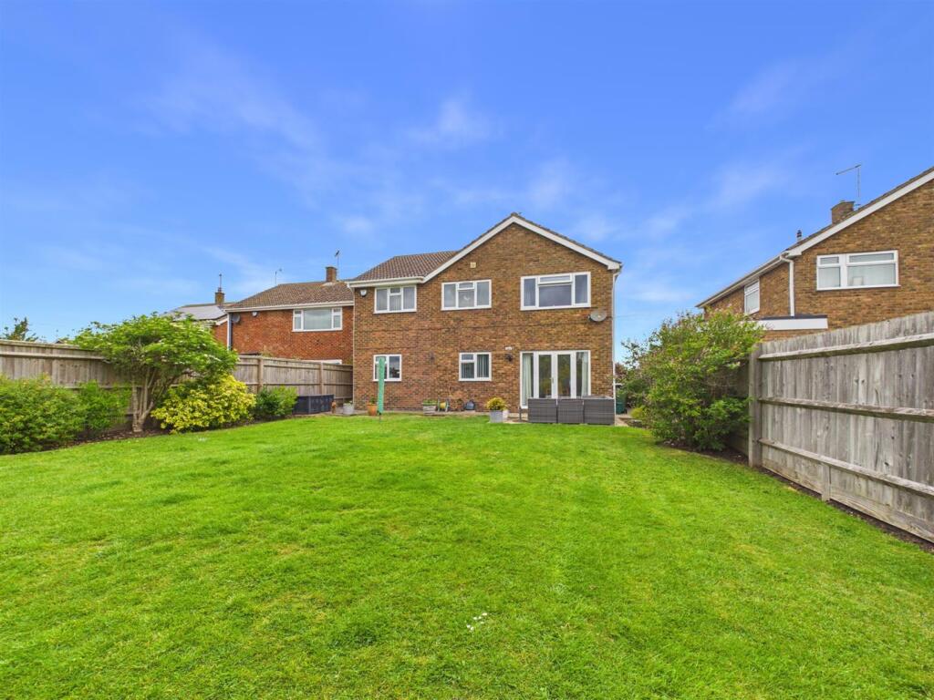 House in Aylesbury, Buckinghamshire - View 2