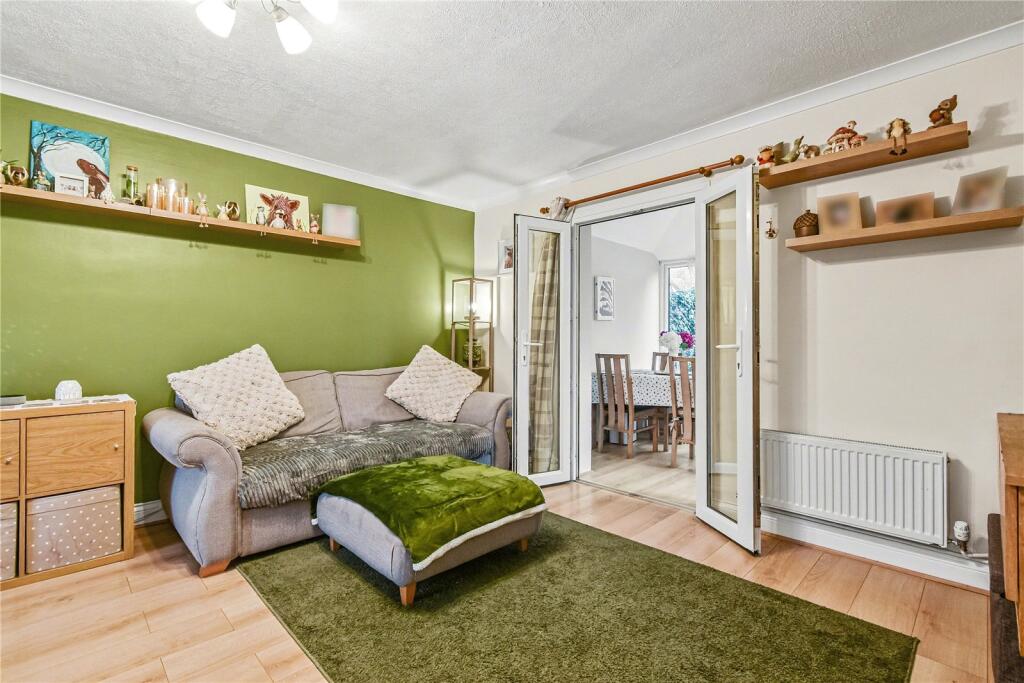 2-bed terraced on Lynch Lane, Lambourn, RG17, £250,000