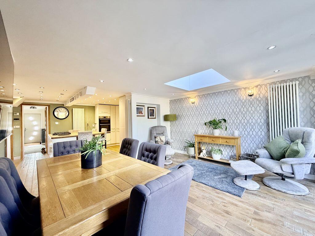 Clapton Approach - 5 Bedrooms photo 2