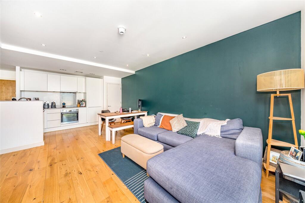 Apartment in London, Suttons Wharf, Mile End - View 2