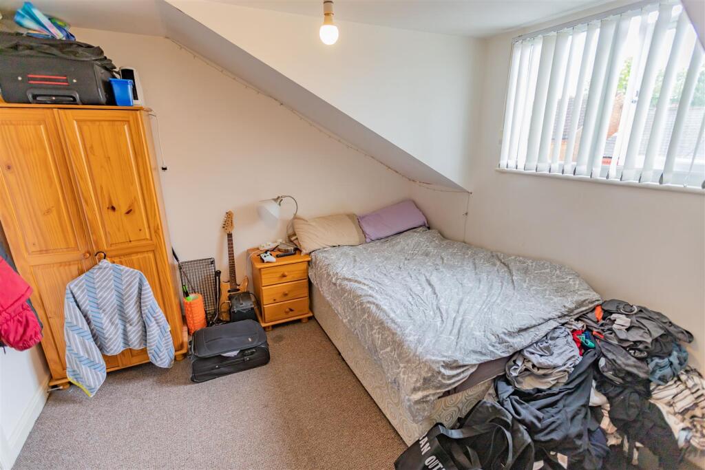 6 bedroom house for rent