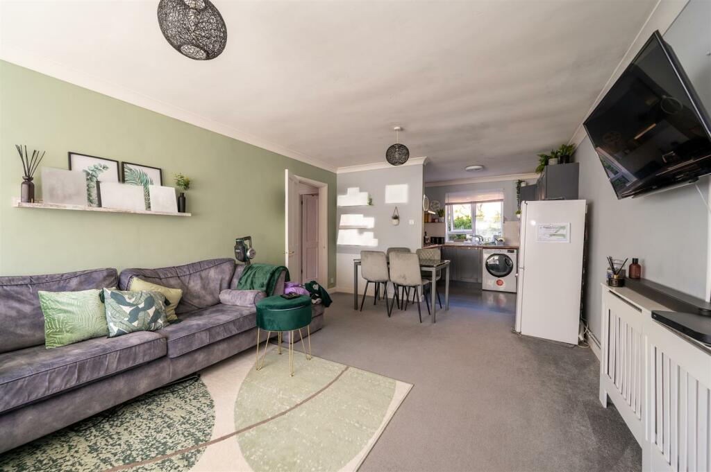 Winsor Close, Hayling Island photo 2
