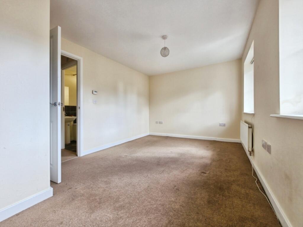 House in Oldham, Greater Manchester - More