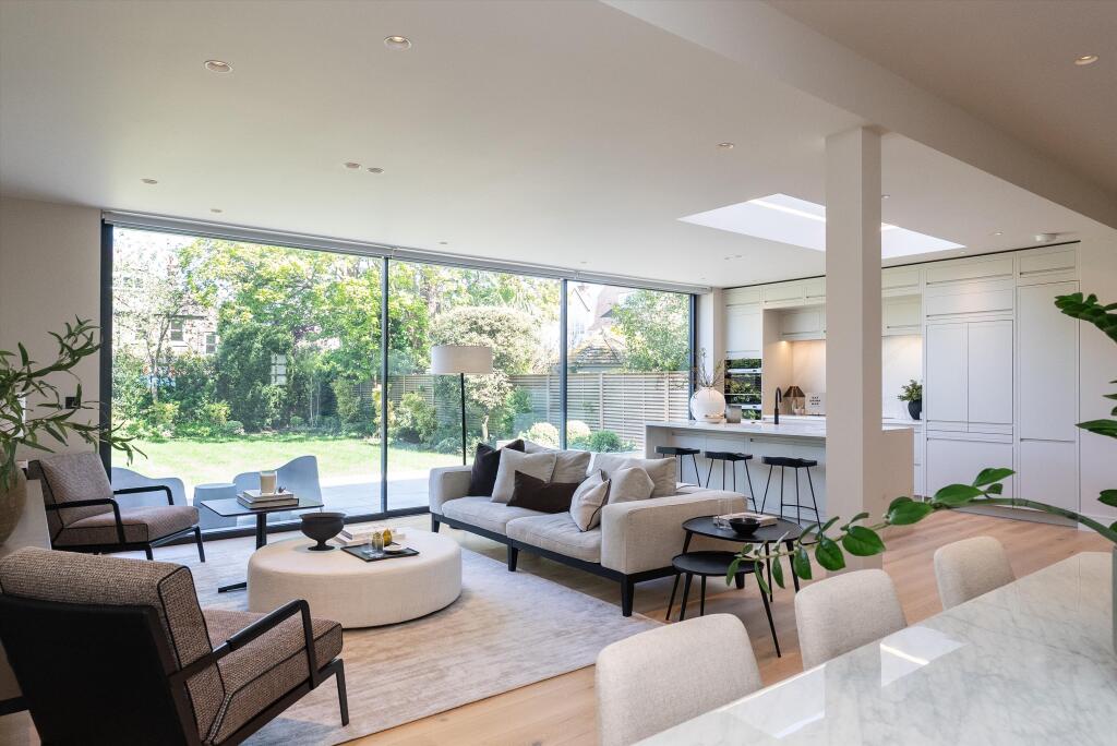 House in London - View 2