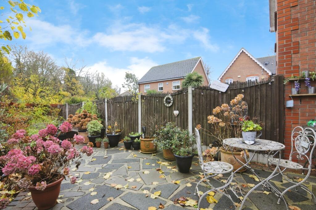 Headingley Close, Basildon, Essex, SS13 photo 3