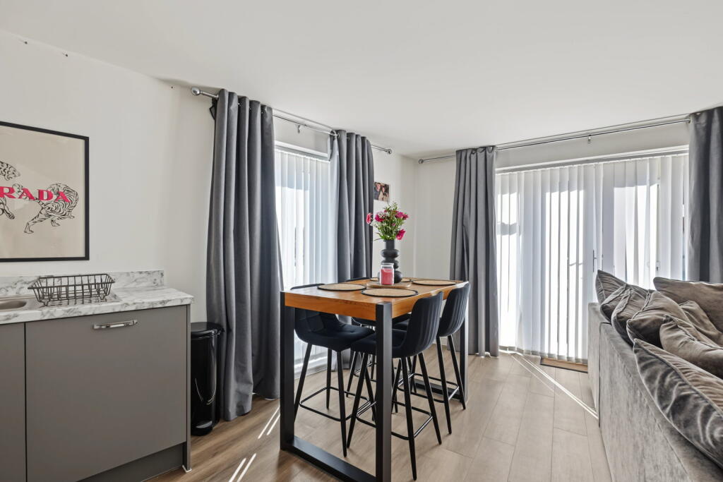 Apartment in Rochester - More