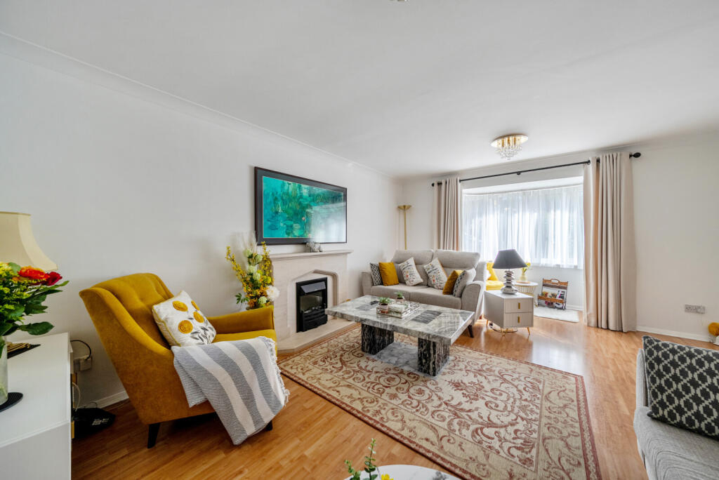 House in Woking, Knaphill - View 3