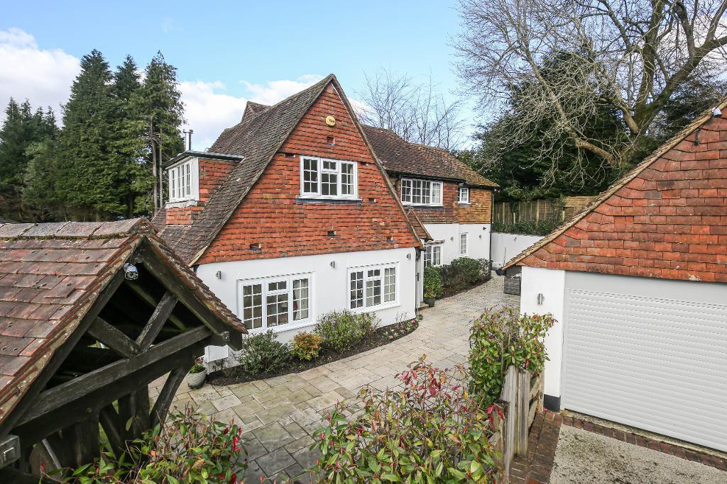 4-bed detached on Park View Road, Woldingham, Surrey, CR3 7DJ, £1,000,000