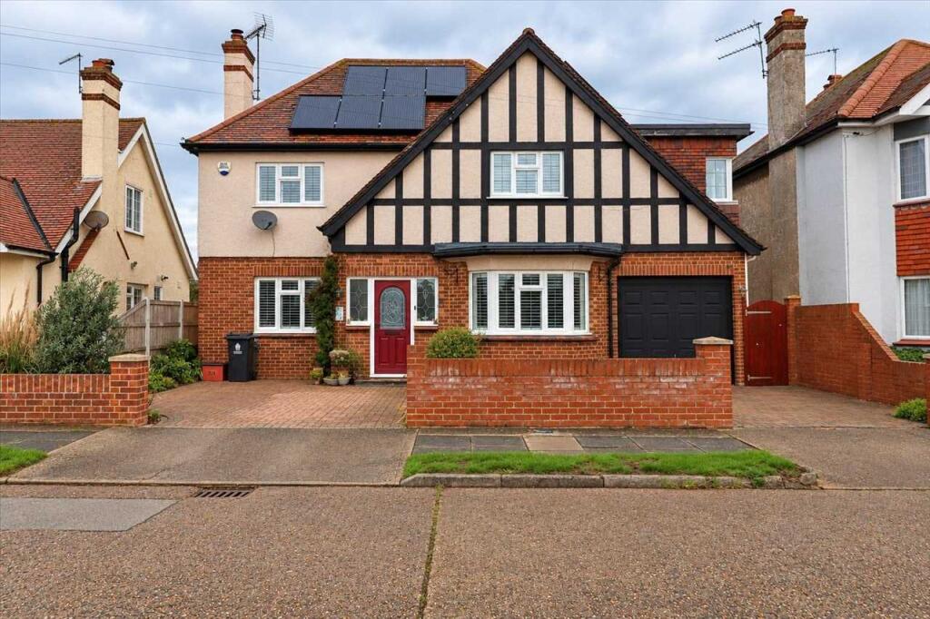 4-bed detached on Clarendon Park, East Clacton, £450,000