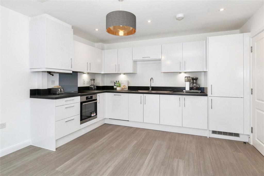 Apartment in Slough - View 3