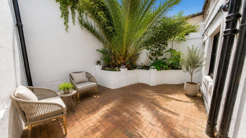 Apartment in Brighton - View 3