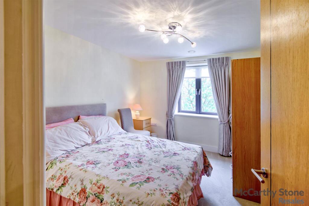 Apartment in Southend-on-Sea - View 5