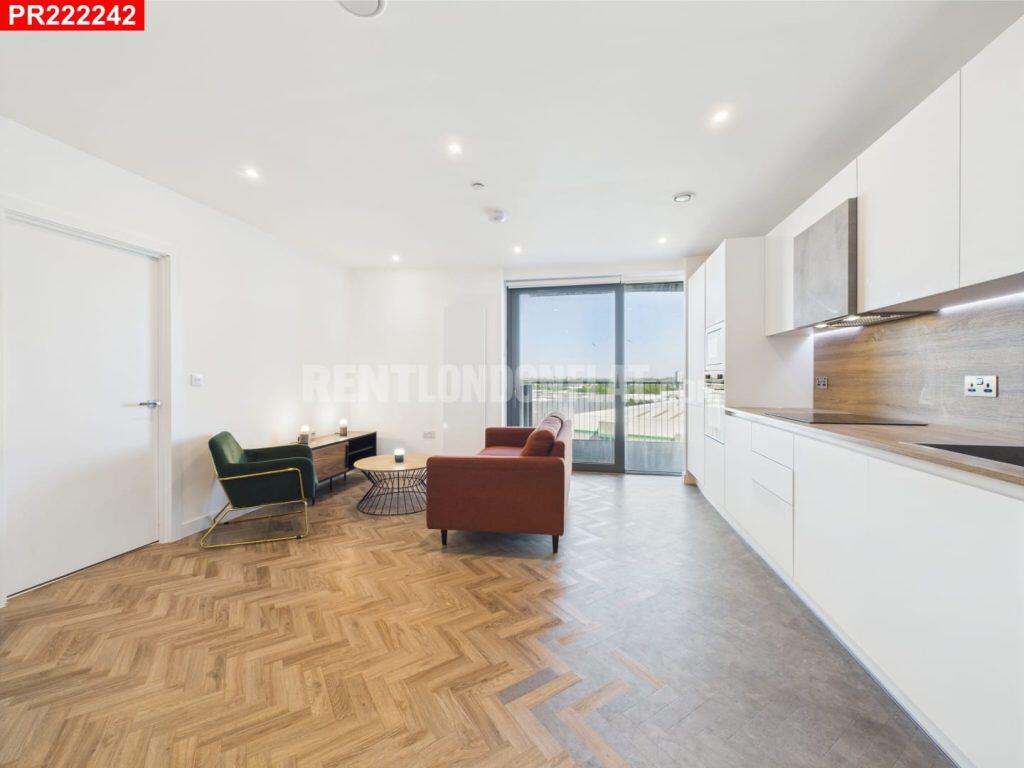 Main image of property: Bromley-by-Bow – 2 Bedrooms Flat