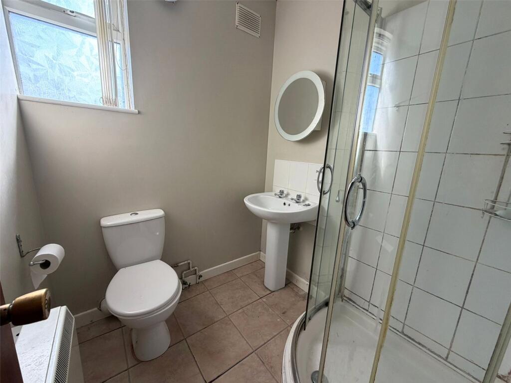Apartment in Wolverhampton, West Midlands - View 4