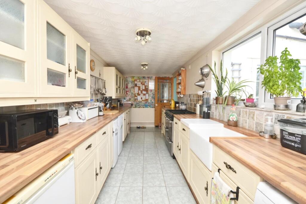 Winscombe Close, Keynsham, Bristol photo 5