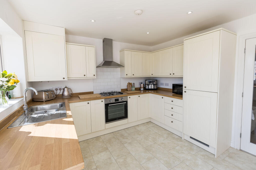 Greenfield Park, Saltney, CH4 - View 6