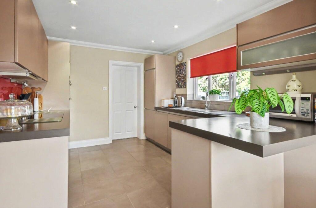 House in Farnham - View 5