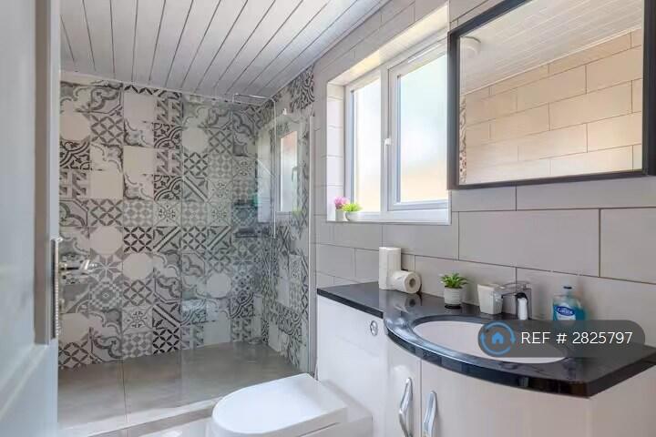 3 bedroom end of terrace house for rent
