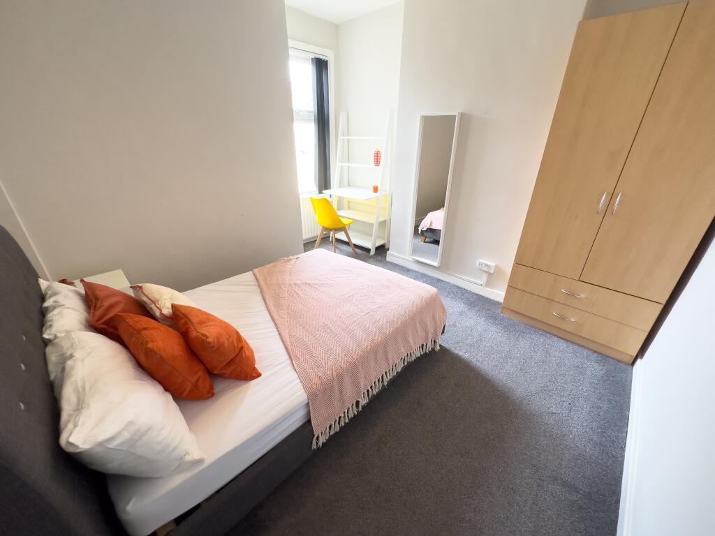 House in Liverpool, Knowledge Quarter, Kensington - More