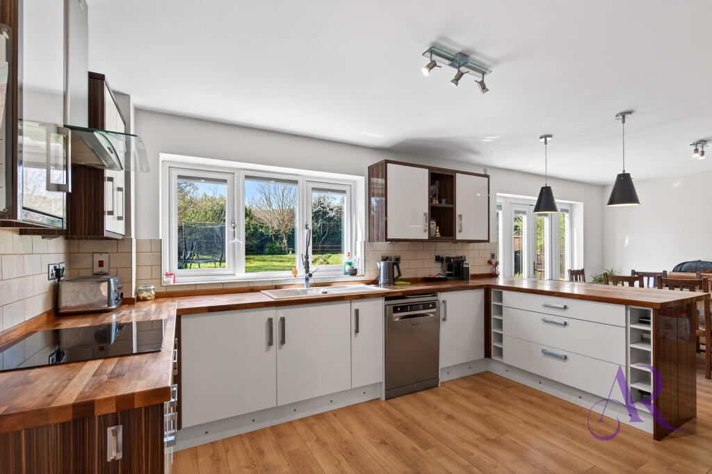 House in Newport Pagnell, City of Milton Keynes - View 3